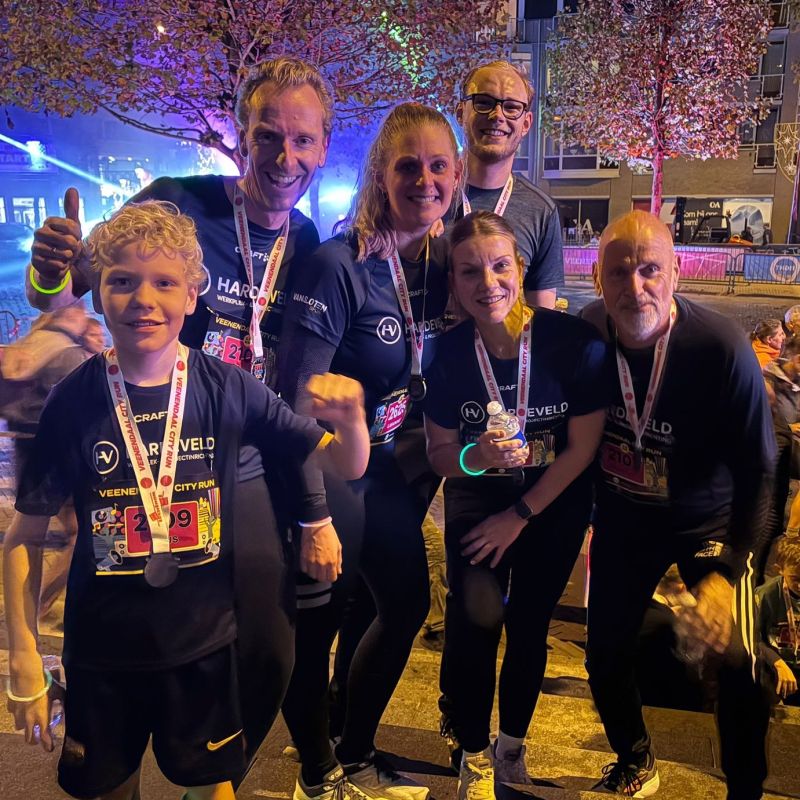 Team Hardeveld aan de start van de Veenendaal Cityrun!